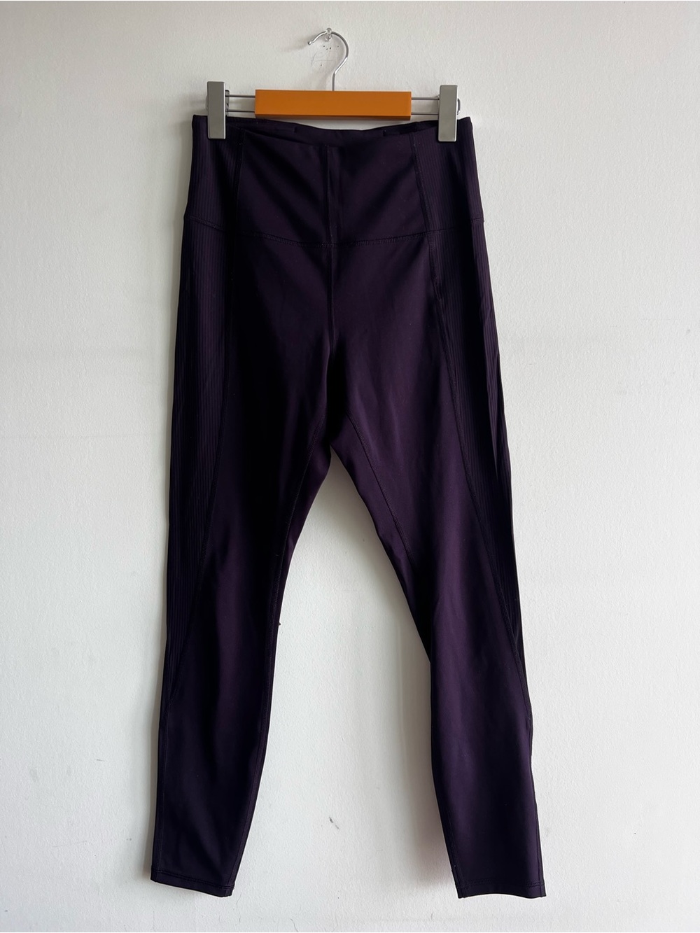 High-Rise Women's Leggings in Deep Plum